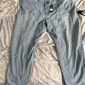 Fashion Nova Women's Straight Leg Jeans in Light Blue